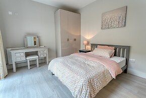 The Larry Mullen Suite - hiphipstay