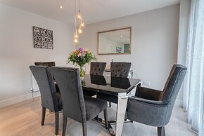 The Larry Mullen Suite - hiphipstay