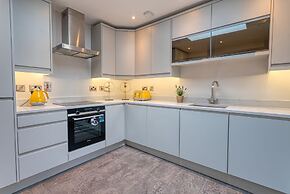 The Larry Mullen Suite - hiphipstay