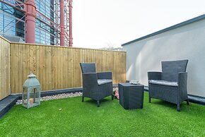 The Larry Mullen Suite - hiphipstay