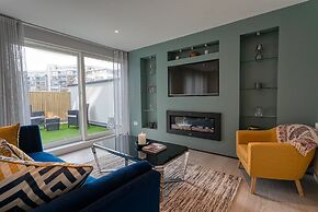 The Larry Mullen Suite - hiphipstay