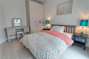 The Larry Mullen Suite - hiphipstay