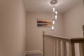 The Larry Mullen Suite - hiphipstay