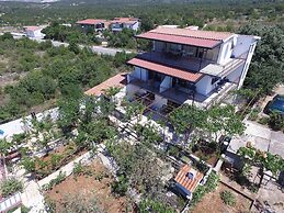 Villa Velin Apartments