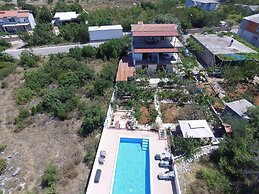 Villa Velin Apartments