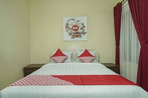 OYO 804 Ndalem Maharani Guest House