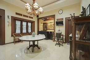 OYO 804 Ndalem Maharani Guest House