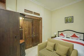 OYO 804 Ndalem Maharani Guest House