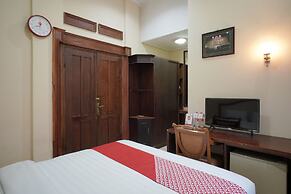 OYO 804 Ndalem Maharani Guest House