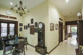 OYO 804 Ndalem Maharani Guest House