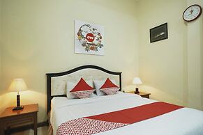 OYO 804 Ndalem Maharani Guest House
