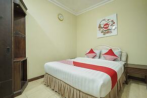 OYO 804 Ndalem Maharani Guest House