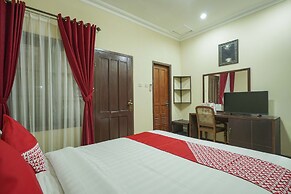 OYO 804 Ndalem Maharani Guest House