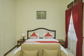 OYO 804 Ndalem Maharani Guest House
