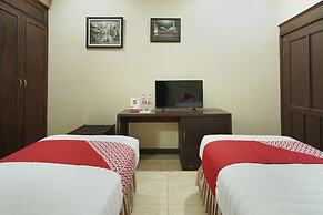 OYO 804 Ndalem Maharani Guest House