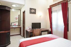 OYO 804 Ndalem Maharani Guest House