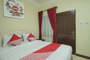 OYO 804 Ndalem Maharani Guest House