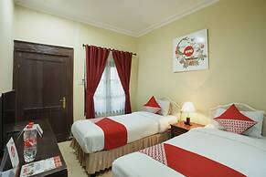 OYO 804 Ndalem Maharani Guest House