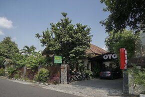 OYO 804 Ndalem Maharani Guest House