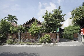 OYO 804 Ndalem Maharani Guest House