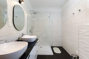 Luxury beach apartment private parking