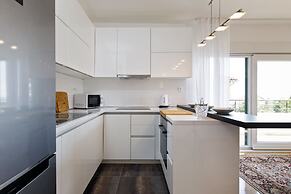 Luxury beach apartment private parking