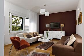 Luxury beach apartment private parking