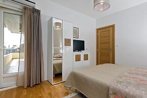 Luxury beach apartment private parking