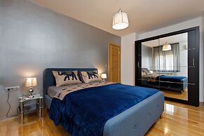 Luxury beach apartment private parking