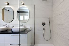 Luxury beach apartment private parking