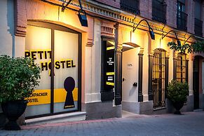 Petit Hostel La Latina - Adults Only