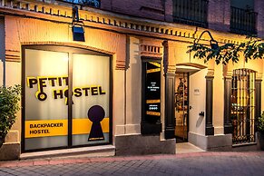 Petit Hostel La Latina - Adults Only
