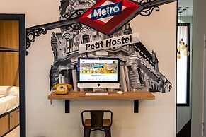 Petit Hostel La Latina - Adults Only