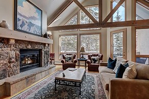 Luxurious 3 Bedroom/4 Bath Townhome- Beaver Creek Ski-in/out Townhouse