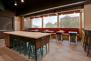 Tru by Hilton Grand Prairie