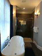 Saltair Inn Waterfront B&B