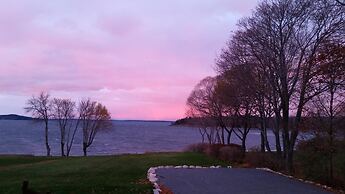 Saltair Inn Waterfront B&B