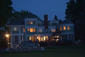 Saltair Inn Waterfront B&B