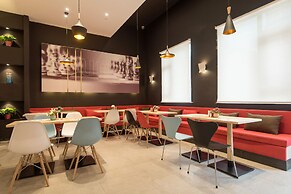 Ibis Xian Xingqing Palace Park Hotel