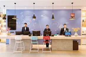 Ibis Xian Xingqing Palace Park Hotel