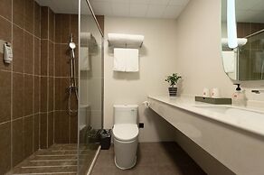 Ibis Guanyun Kowloon Port Water Street Hotel