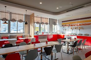 Ibis Guanyun Kowloon Port Water Street Hotel