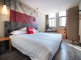 Ibis Guanyun Kowloon Port Water Street Hotel