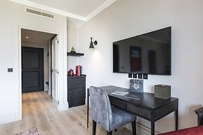Hôtel L’Incomparable by Les Etincelles