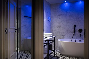 Hôtel L’Incomparable by Les Etincelles