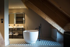 Hôtel L’Incomparable by Les Etincelles