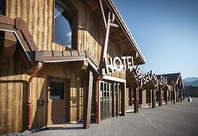 Hotel Base Camp Lodge