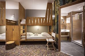 Hotel Base Camp Lodge - Bourg Saint Maurice