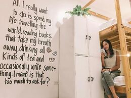 Murals Hostel & Cafe Mactan