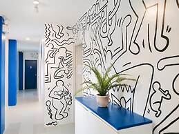 Murals Hostel & Cafe Mactan